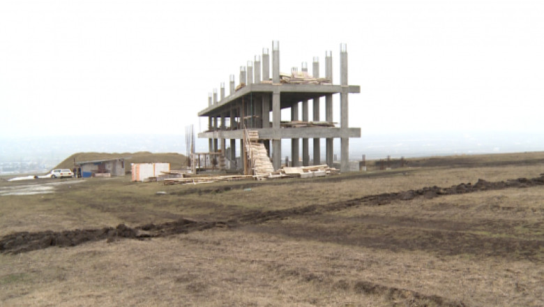 Ministerul Educatiei, repetent la investitii. O constructie de 5 milioane de lei a fost facuta in camp Imagine