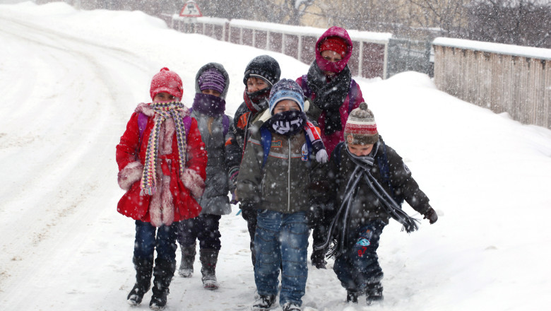 Ministerul Educatiei: Toate scolile vor fi inchise miercuri in Bucuresti si 19 de judete Imagine