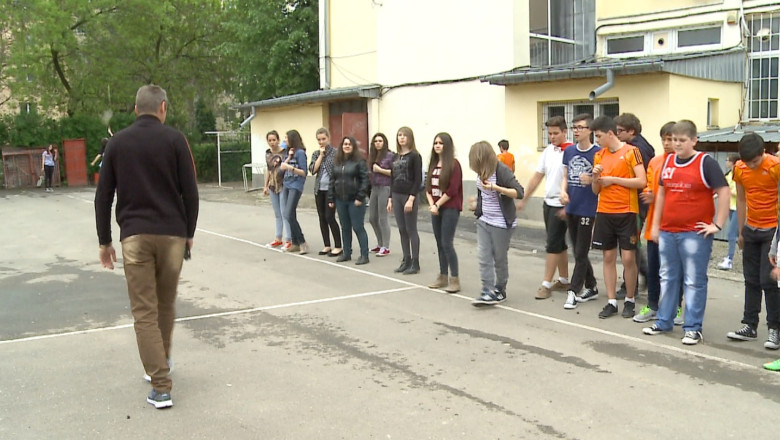 Ministerul Educatiei vrea ca elevii sa faca patru ore de sport saptamanal. La Iasi, jumatate dintre scoli nici macar nu au sali de sport Imagine