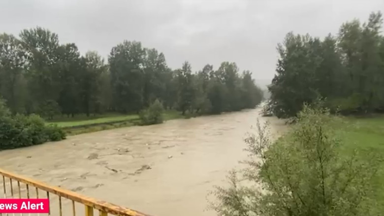 Ministerul Mediului: Cod rosu de inundatii pentru raurile Oltet si Olanesti. Sambata, ploile abundente se muta in sud-est Imagine