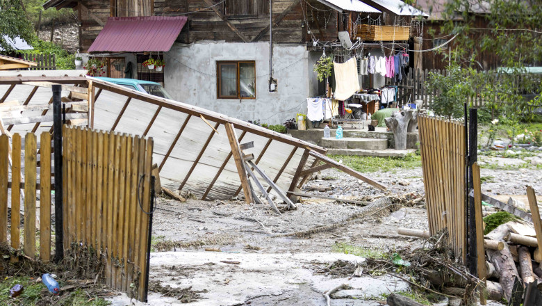 Ministra Mediului a ajuns la Brosteni: „O sa facem absolut tot ceea ce putem ca sa ajutam. Nu doresc sa fac o activitate populista” Imagine