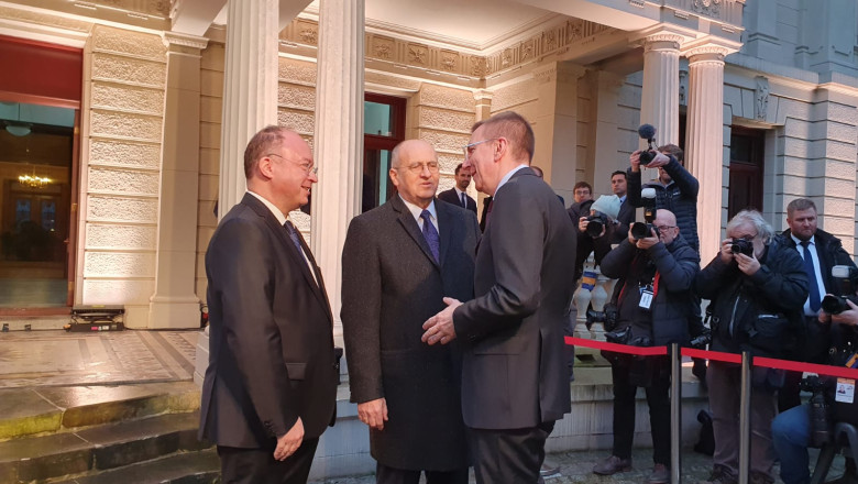 Ministrii de externe din formatul NATO Bucuresti 9 au discutat in Polonia despre efectele si masurile in cazul invaziei ruse in Ucraina Imagine