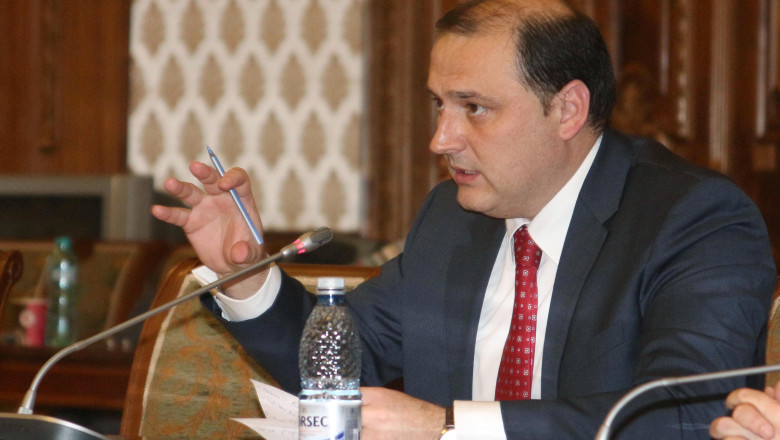 Ministru, nervos dupa ce a stat 45 de minute la coada, ca sa-si plateasca taxele: "E o mizerie, un primitivism" Imagine