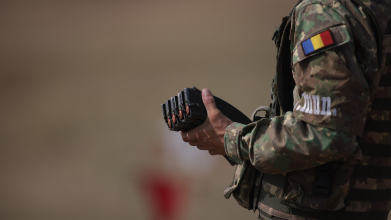 Ministrul Apararii, absent de la discutiile din Parlament privind doborarea dronelor rusesti/ Armata nu poate trage pe timp de pace Imagine