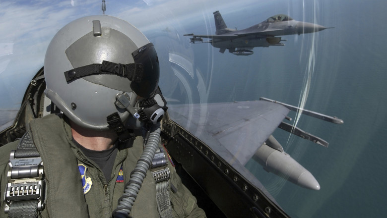 Ministrul Apararii de la Kiev spera ca pilotii ucraineni sa foloseasca avioanele F-16 incepand din primavara Imagine
