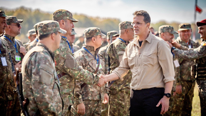 Ministrul Apararii, de ziua Armatei: Continuam investitiile in tehnica de lupta, infrastructura si instruire a militarilor Imagine