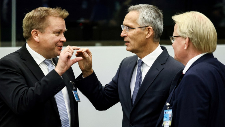 Ministrul Apararii din Finlanda pune copiii inaintea NATO. Pentru doua luni va fi in concediu paternal Imagine