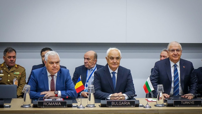 Ministrul Apararii, intrevedere cu omologii din Turcia si Bulgaria, inainte de Summitul NATO de la Haga Imagine