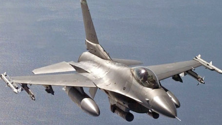 Ministrul Apararii: Pilotii romani, pregatiti in SUA pana in 2015, cand vor fi aduse avioanele F-16 din Portugalia Imagine