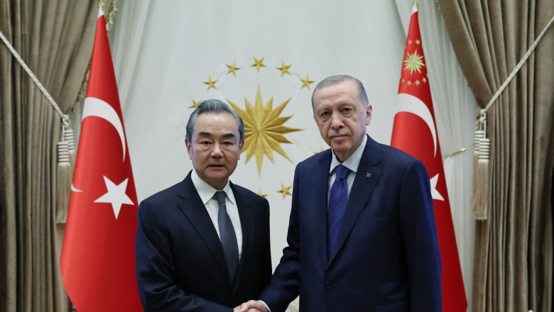 Ministrul chinez de externe, reinstalat de o zi in functie, a mers direct la Ankara sa discute cu Erdogan de razboiul din Ucraina Imagine