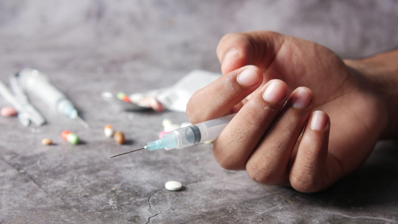 Ministrul Daniel David: Valorile care ii impiedica pe tineri sa recurga la droguri se invata acasa, in familie Imagine