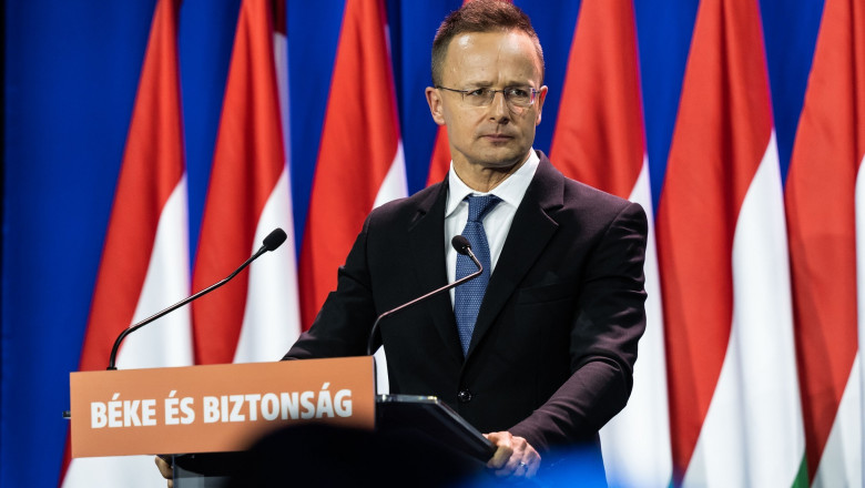Ministrul de Externe al Ungariei a vorbit despre pace in fata unei harti a Ungariei Mari, care avea si bucati din Romania si Ucraina Imagine
