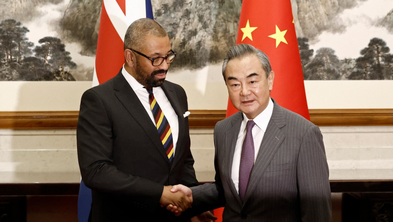 Ministrul de externe britanic, aflat in vizita in China, critica Beijingul pentru situatia drepturilor omului Imagine