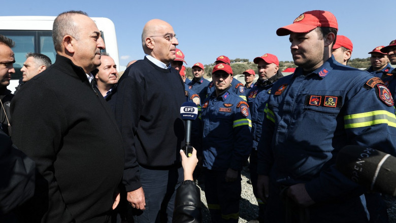 Ministrul de externe grec a mers in Turcia. Este prima vizita a unui oficial european in tara devastata de cutremur Imagine