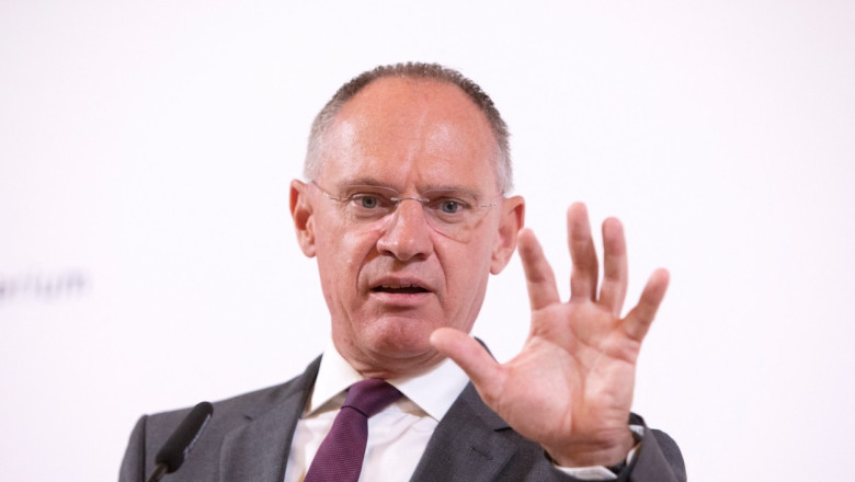 Ministrul de interne austriac anunta continuarea controalelor la frontiera cu Slovacia oricat este nevoie Imagine