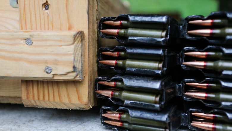 Ministrul Economiei, la Cugir dupa incendiul de la Fabrica de Arme. „Nu este exclusa nicio varianta, inclusiv sabotajul” Imagine