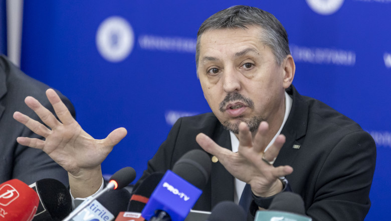 Ministrul Educatiei a semnat noile planuri-cadru pentru liceu. Ce s-ar putea schimba in programa scolara Imagine