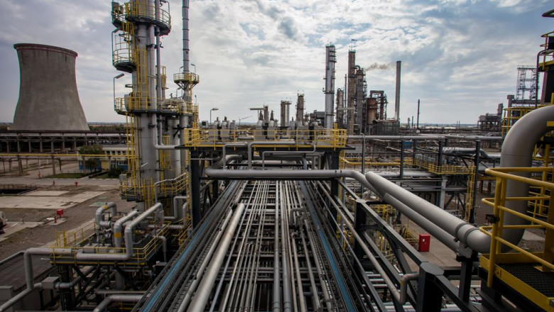 Ministrul Energiei: „Aprovizionarea cu carburanti a pietei este stabila si continua”. Masurile luate dupa penuria de la Petrobrazi Imagine