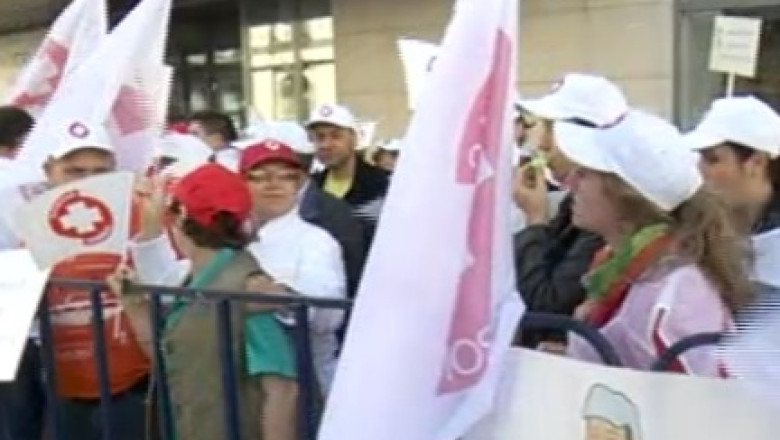 Ministrul Eugen Nicolaescu nu a reusit sa-i convinga pe medici sa renunte la proteste Imagine