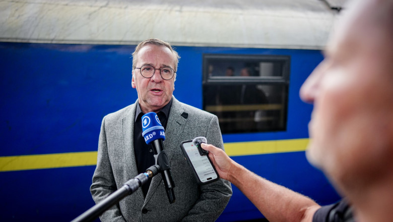 Ministrul german al apararii a mers la Kiev, dupa ce Moscova a amenintat Berlinul cu razboiul din cauza rachetelor Taurus Imagine