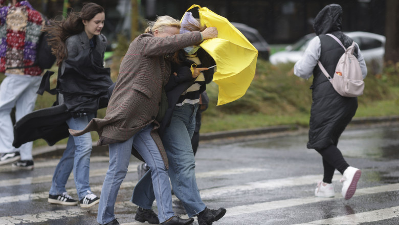 Ministrul Mediului, despre alertele cod rosu de ploi torentiale: Avem fenomene extreme. Exista comunitati care au fost afectate Imagine