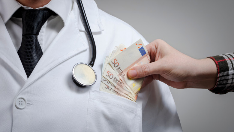Ministrul Sanatatii spune ca mita in spitale este si o problema de educatie: Medicii si asistentii ar putea face cursuri in acest sens Imagine