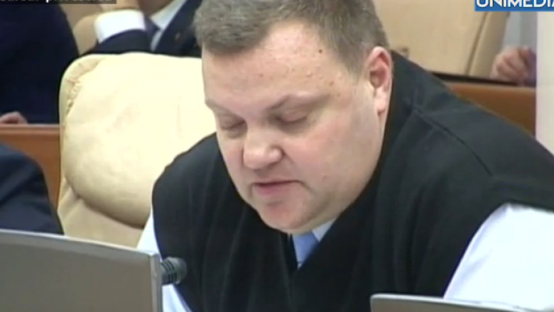 Ministrul Tineretului din Republica Moldova, singurul care vorbeste in limba rusa la sedintele de guvern Imagine