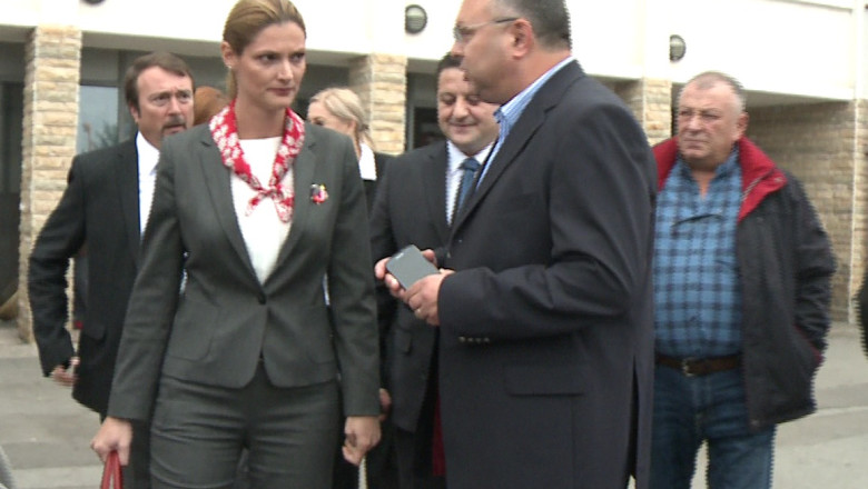 Ministrul Transporturilor, Ramona Manescu, cu trenul la mare Imagine