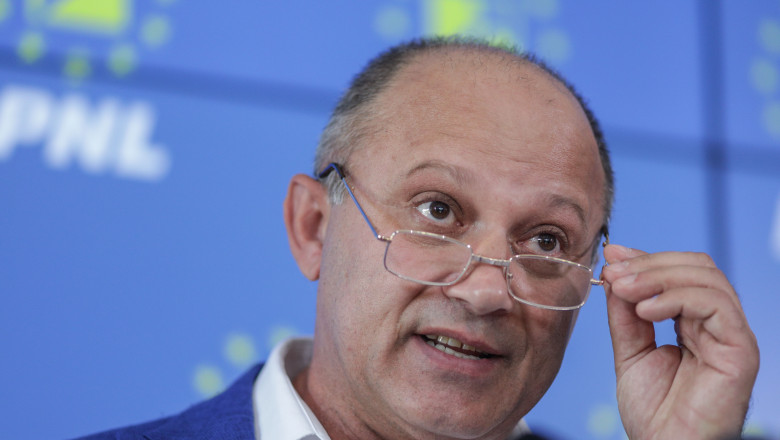 Ministrul Turismului ii indeamna pe romani sa nu se mai duca la schi in Austria Imagine