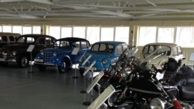 „Minunea presedintelui”. Sute de ucraineni au vizitat mosia lui Viktor Ianukovici Imagine