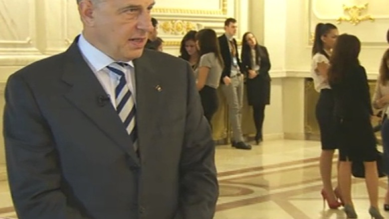 Mircea Geoana ii transmite lui Victor Ponta ca nu va renunta la cursa pentru Cotroceni Imagine