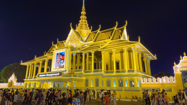 Misterul printului cambodgian care „a reaparut” dupa ce fusese considerat mort. Familia regala l-a gasit pe Facebook, in Suedia Imagine