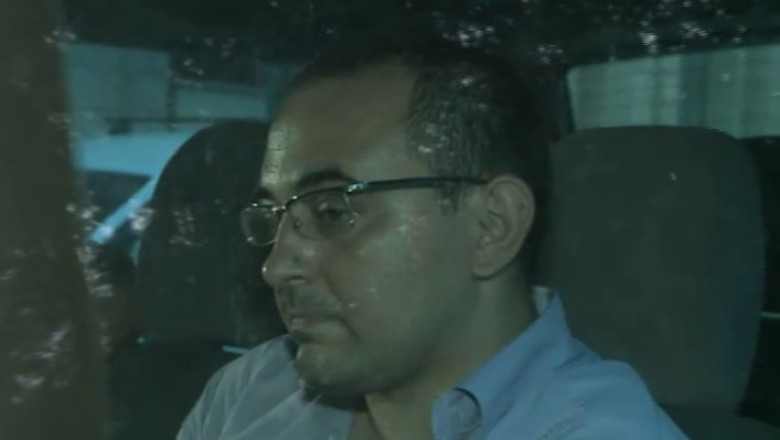 Mita la ASE. Procurori: Prodecanul de la Finante-Banci ascundea banii intr-o vaza Imagine