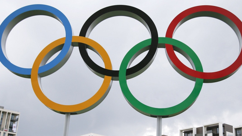 Mituri din satul olimpic: de la 70.000 de prezervative comandate, la mobilier aruncat in focuri de tabara Imagine