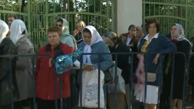 Moastele Sfintilor Imparati Constantin si Elena, scoase in procesiune la Catedrala Patriarhala Imagine