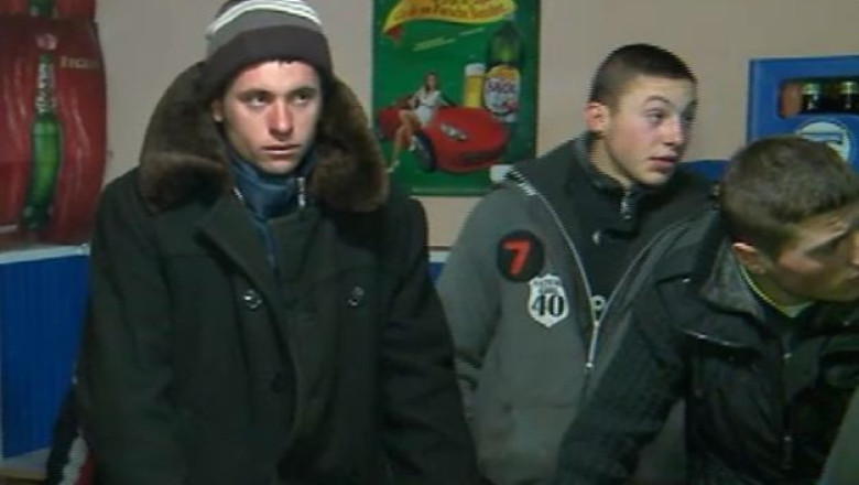 Mobilizare la Pungesti. Protestatarii si-au petrecut noaptea pe camp  Imagine