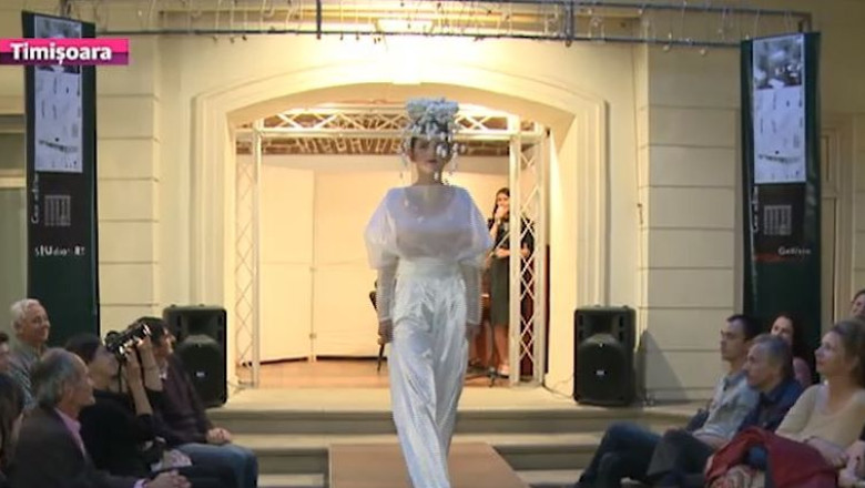 Moda din viermi de matase. Materialul tesut la fel ca acum un secol a ajuns direct pe catwalk Imagine