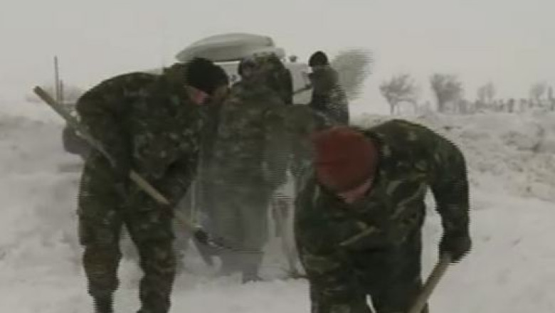 Moldova. 200 de militari au scos case de sub zapada Imagine