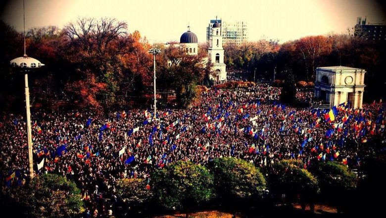 Moldovenii vor in Uniunea Europeana. Peste 100.000 de oameni au participat la un miting in Chisinau Imagine