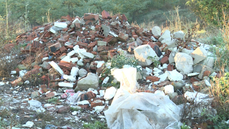 Molozul, greu de aruncat Imagine