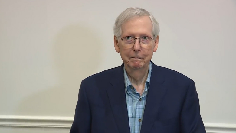 Moment bizar cu liderul republicanilor din Senatul SUA: Mitch McConnell a „inghetat” din nou, intr-o conferinta de presa Imagine