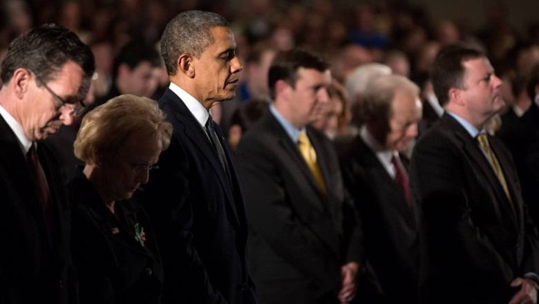 Moment de reculegere la Casa Alba, la un an de la masacrul de la scoala Sandy Hook Imagine