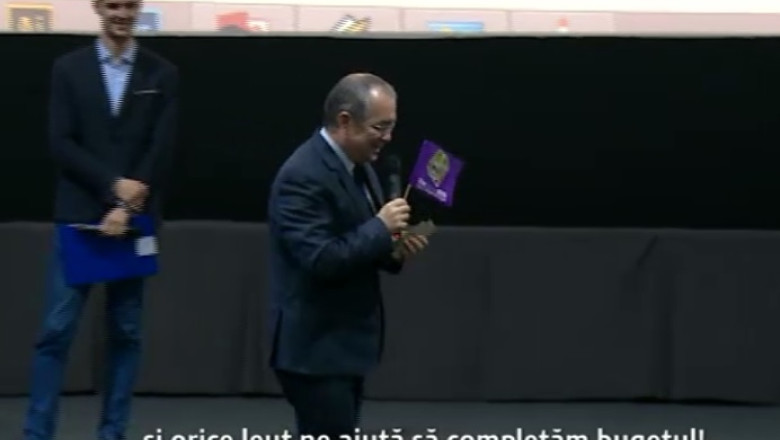 Momente amuzante la Cluj-Napoca. Un tanar a aruncat cu bani spre Emil Boc Imagine