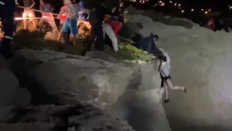 Momente dramatice in Grecia. Zeci de migranti au fost salvati de la inec dupa ce barcile lor s-au izbit de stanci si s-au scufundat Imagine