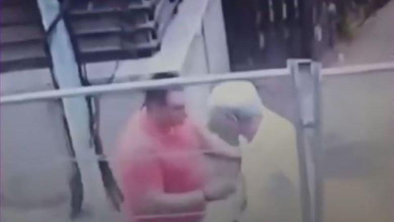 Momentul altercatiei dintre Ionel Ganea si vecinul sau. Scandalul a fost filmat de o camera de supraveghere Imagine