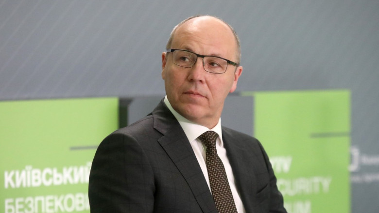 Momentul cand deputatul ucrainean Andrii Parubii este impuscat la Liov, surprins de camerele video Imagine