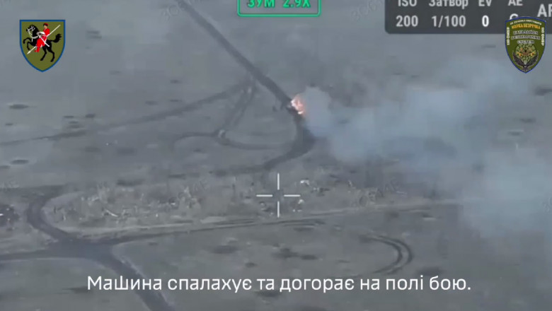 Momentul in care dronele ucrainene ataca si distrug un convoi de vehicule blindate rusesti pe frontul de la Vremivka Imagine