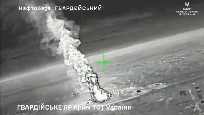 Momentul in care dronele ucrainene ataca un depozit de petrol din Crimeea. Urmeaza un incendiu de proportii Imagine