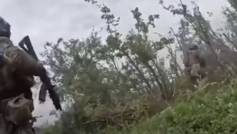 Momentul in care Fortele speciale ucrainene distrug un grup inamic de sabotaj si recunoastere in Iampil, regiunea Donetk Imagine