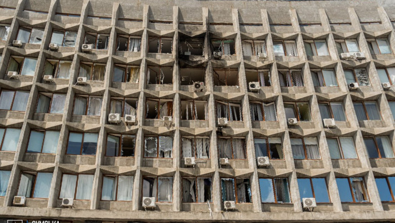 Momentul in care o drona rusa loveste cladirea Administratiei Militare din regiunea Sumi Imagine